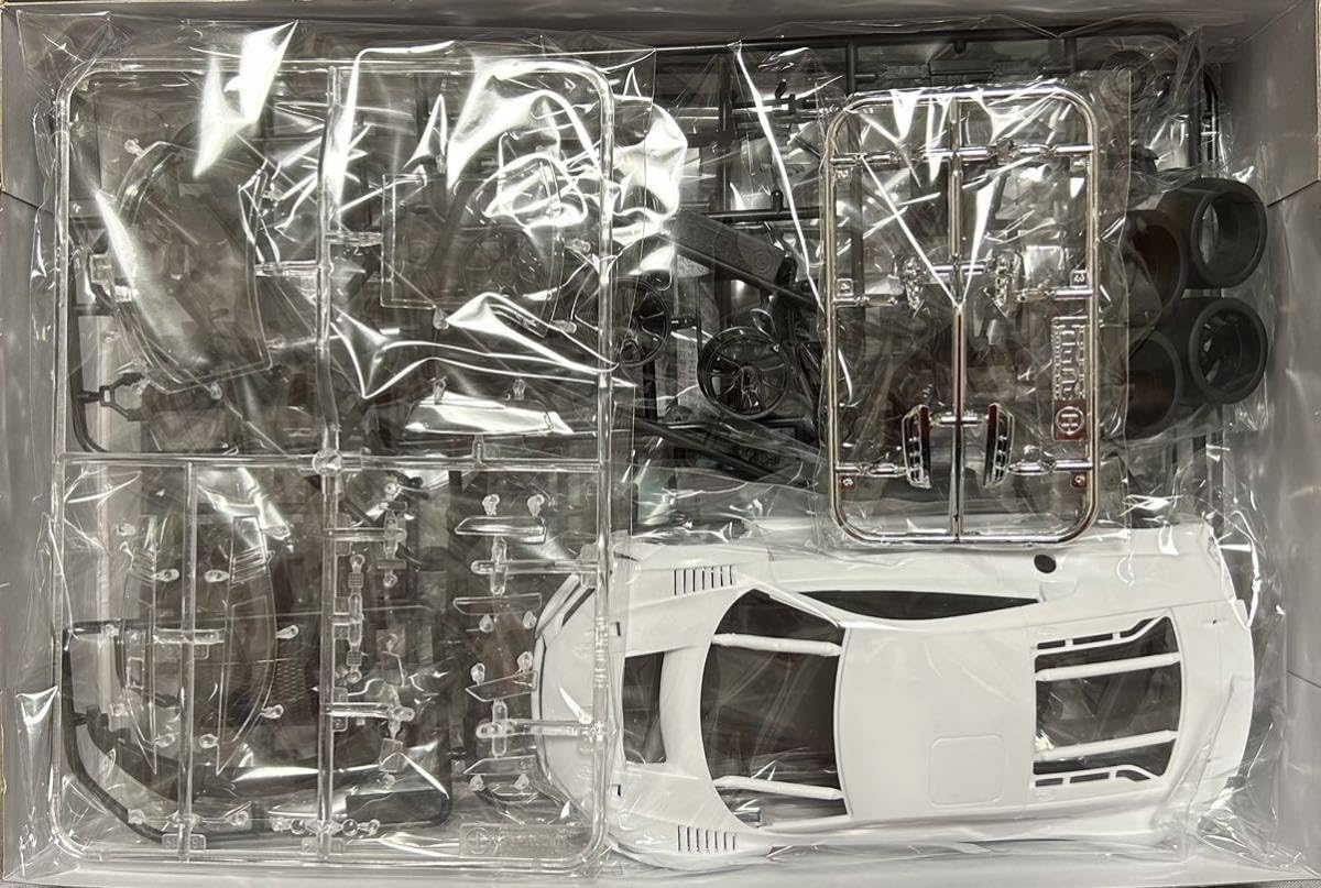[希少]Audi R8 LMS 2015 プラモデル　NUNU[未組み立] Amazon.co.jp: プラッツ nunu Audi R8 LMS 2015 マカオ FIA GT : おもちゃ